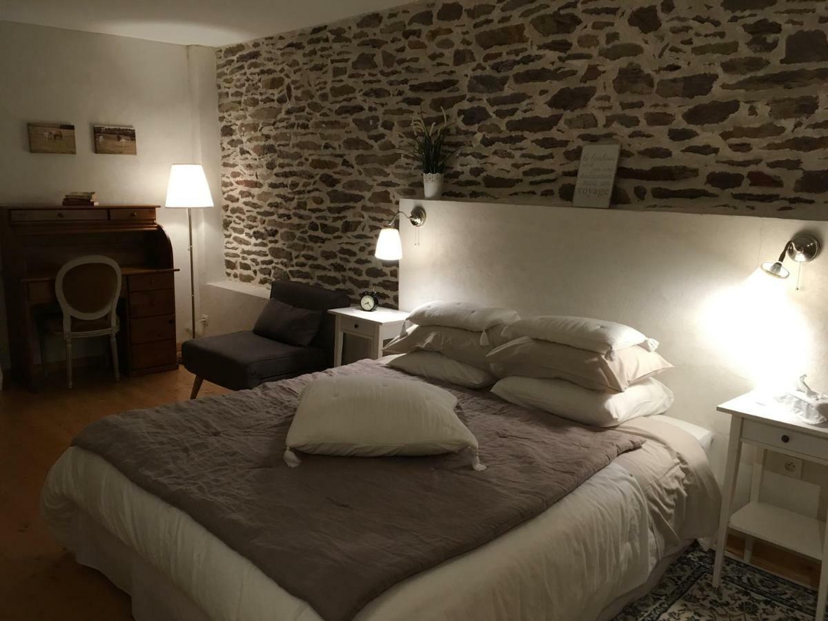 Les Bouyeres Bed and Breakfast Saint-Malon-sur-Mel Εξωτερικό φωτογραφία