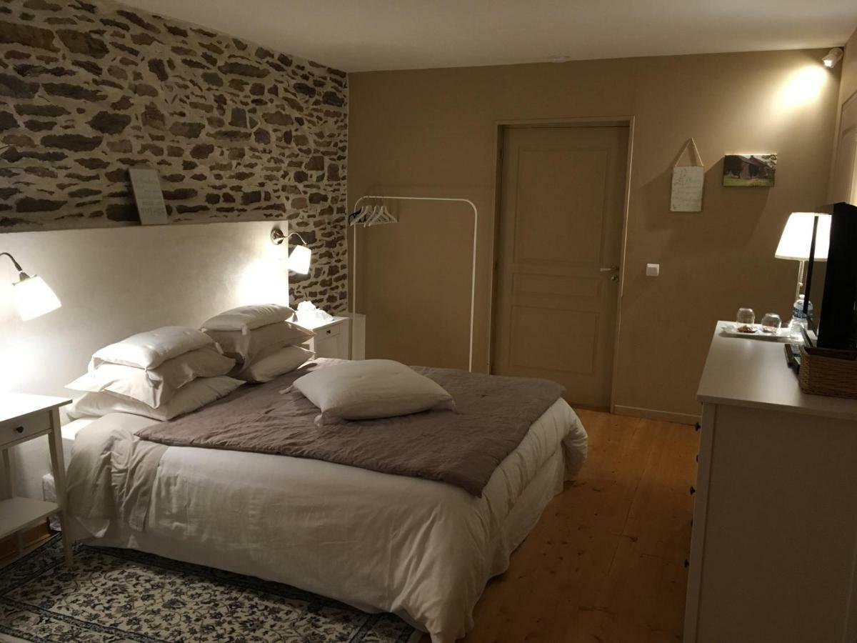 Les Bouyeres Bed and Breakfast Saint-Malon-sur-Mel Εξωτερικό φωτογραφία